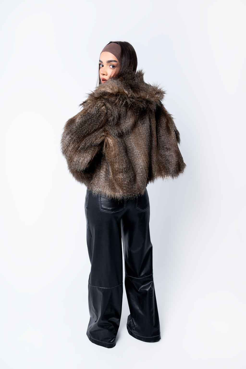 Elegant fur jacket in brown