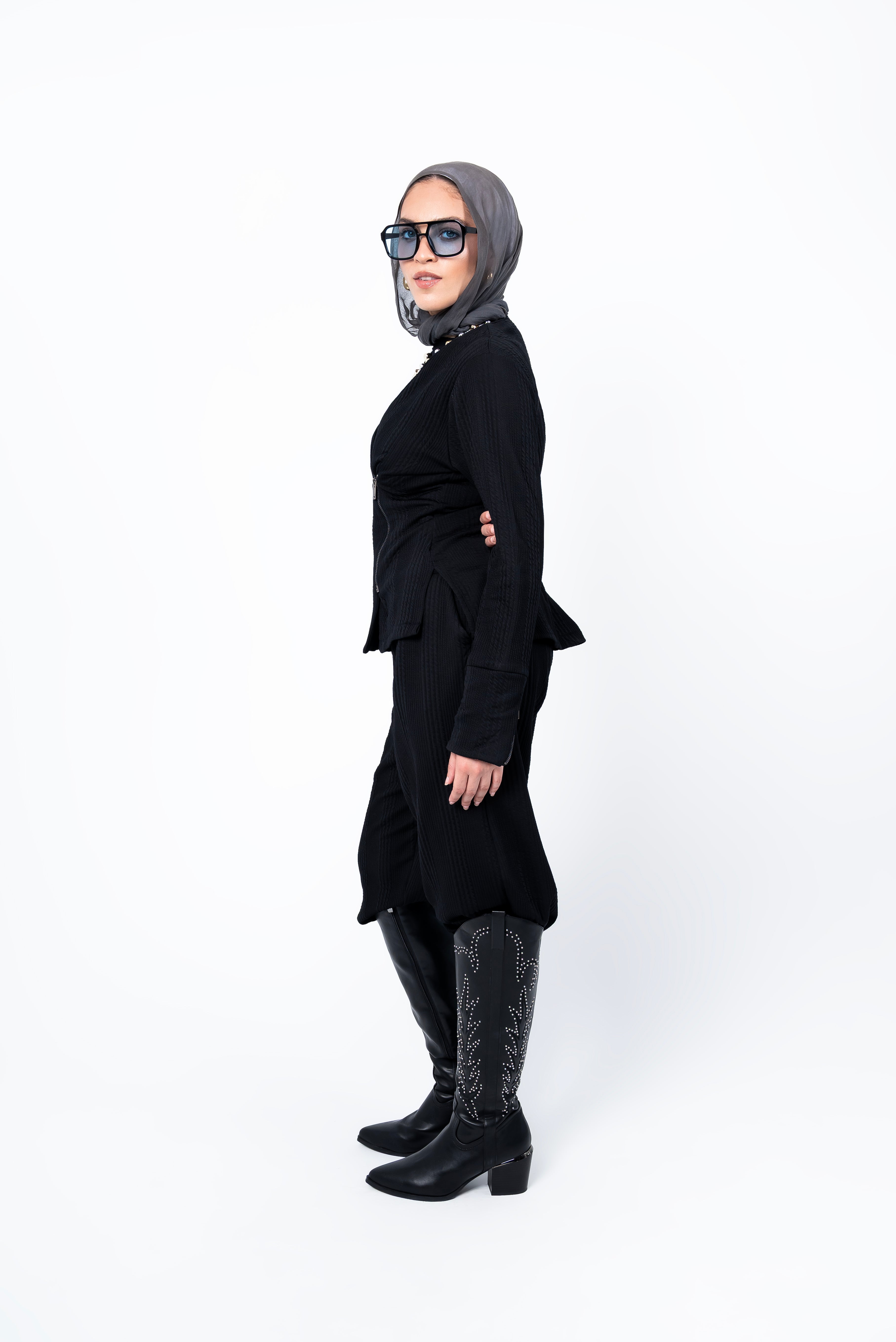 The comfortable set black