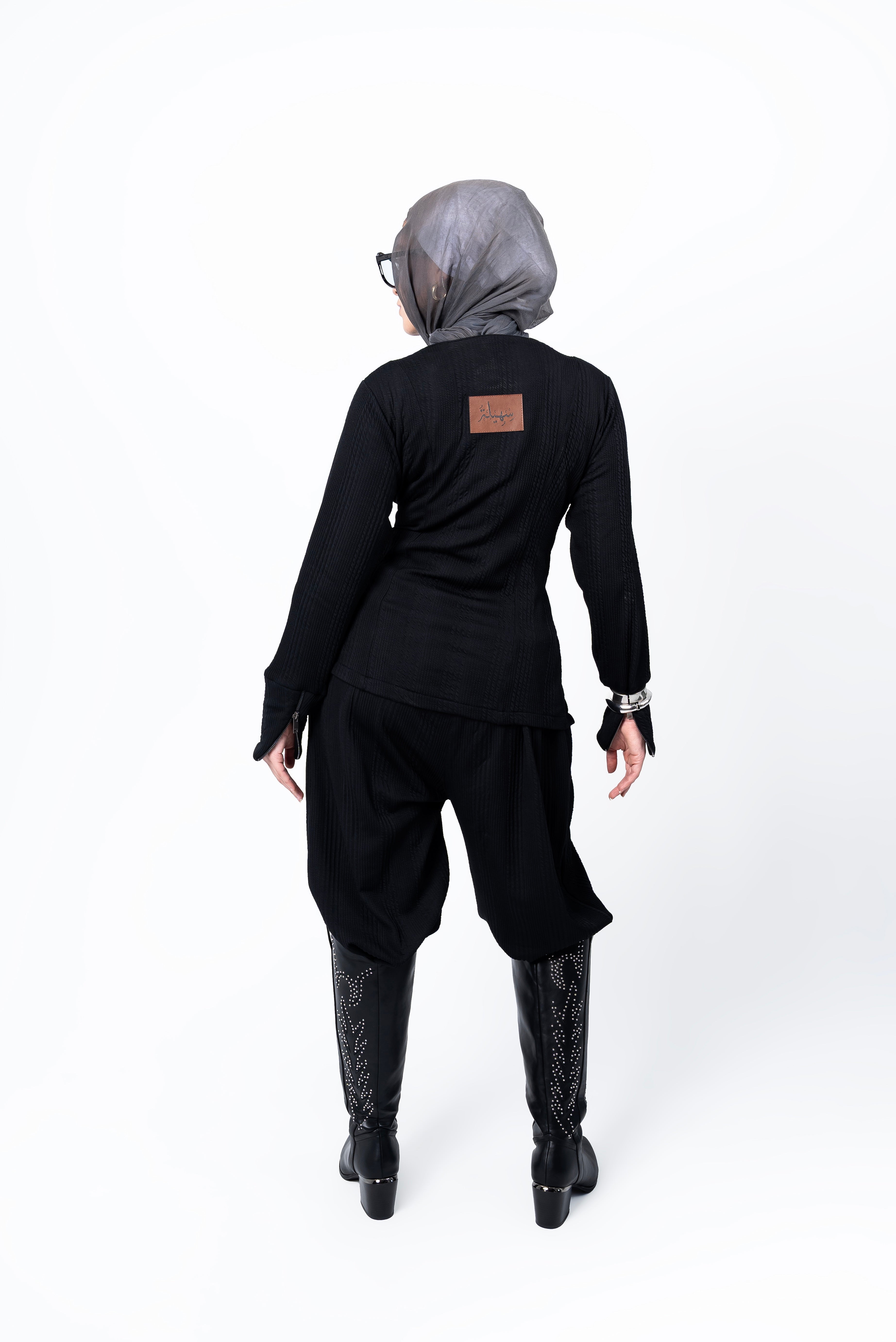 The comfortable set black